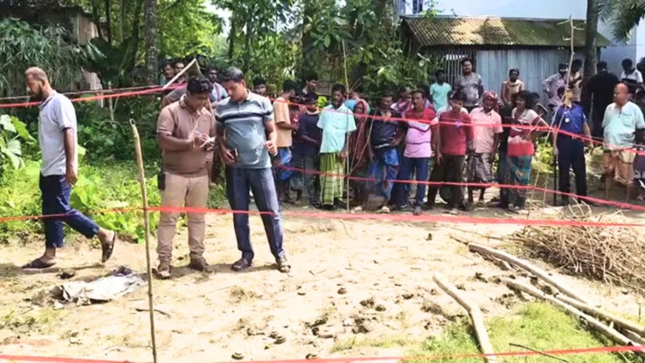 মাটি খুঁড়তেই বেরিয়ে এল ১৯৬৭ সালের মাইন