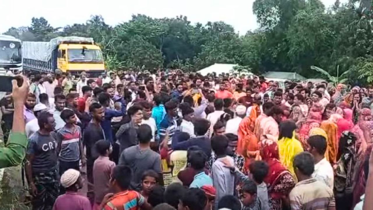 রাজু হত্যার বিচার দাবিতে মহাসড়ক অবরোধ