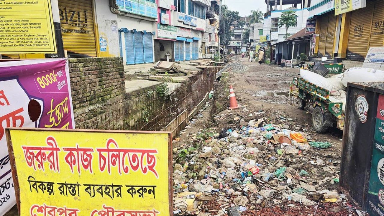 শেরপুরে ১৭ কোটি টাকার উন্নয়নকাজ বন্ধ, জনদুর্ভোগ চরমে