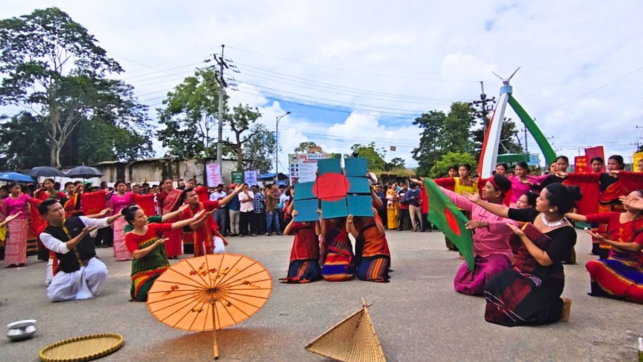 বর্ণাঢ্য আয়োজনে খাগড়াছড়িতে আদিবাসী দিবস পালিত