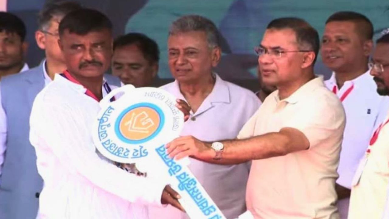 বাঁশখালীতে বন্যার্তদের পুনর্বাসন কার্যক্রম উদ্বোধন করলেন প্রধানমন্ত্রী