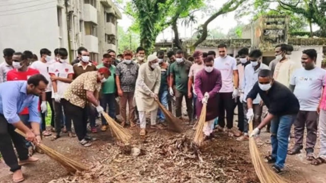 হাসপাতালে ছাত্রদলের পরিচ্ছন্নতা অভিযান