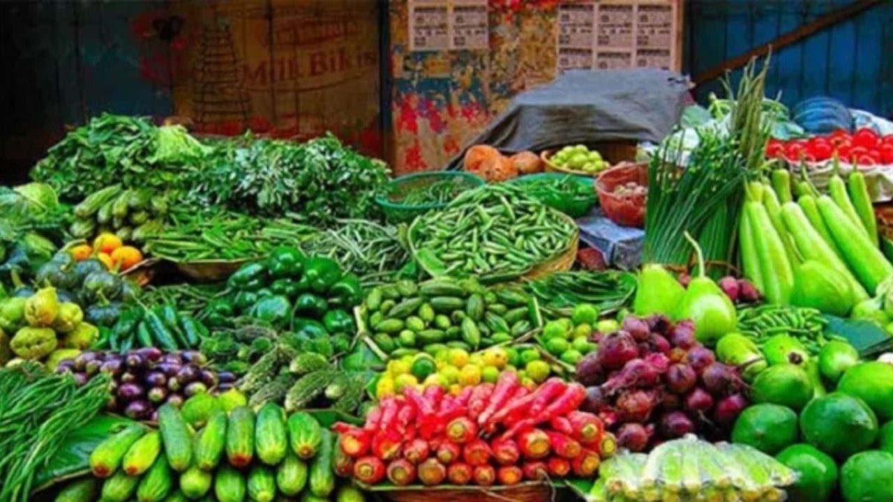 টানা বর্ষণে সবজির সরবরাহ কমেছে, বেড়েছে দাম