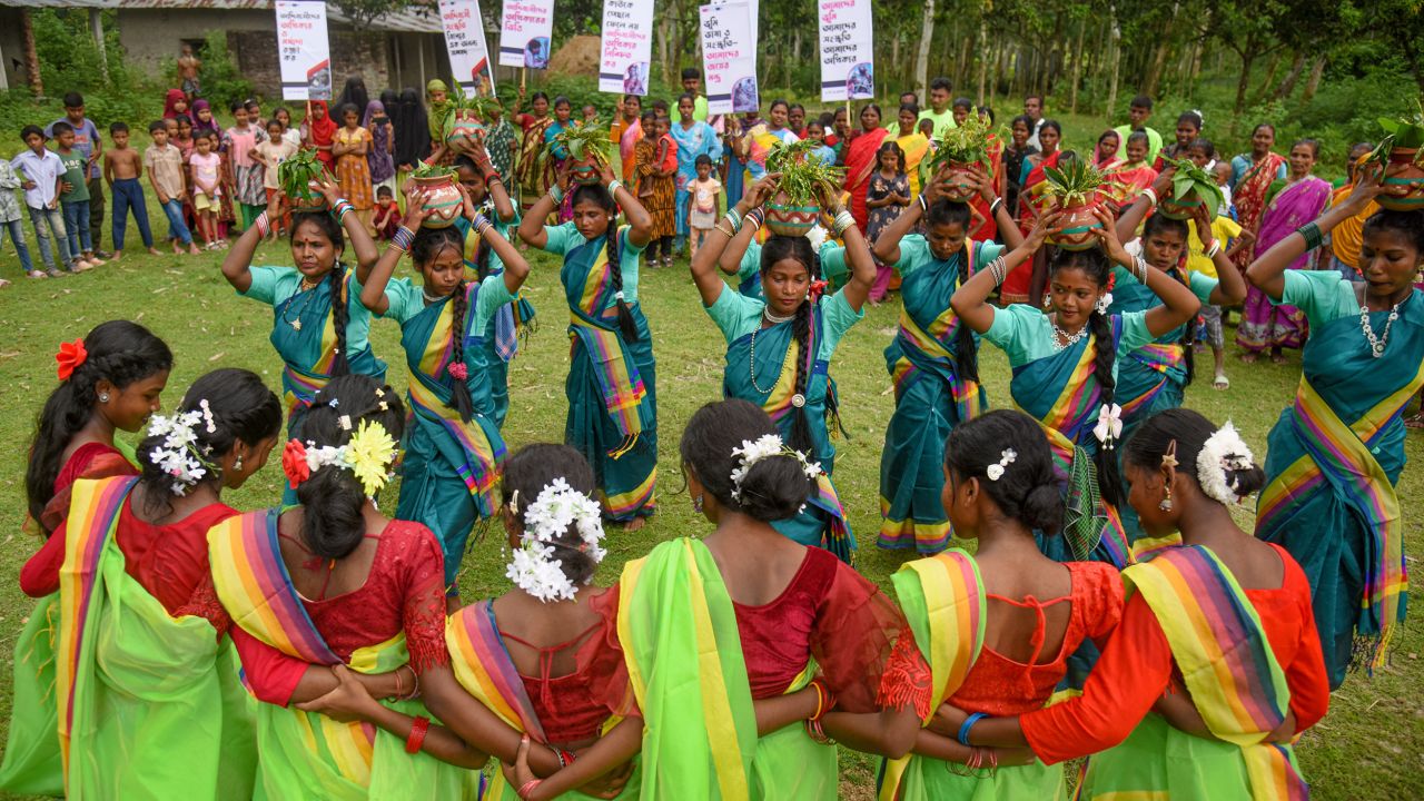 গোবিন্দগঞ্জে বর্ণাঢ্য আয়োজনে আন্তর্জাতিক আদিবাসী দিবস পালিত
