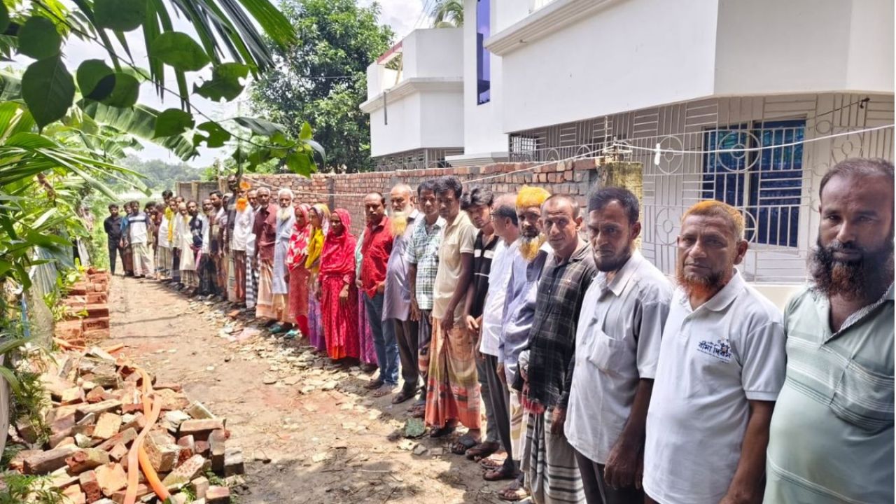 রাস্তা নিয়ে বিরোধে উত্তপ্ত গ্রাম, পাল্টাপাল্টি মামলা