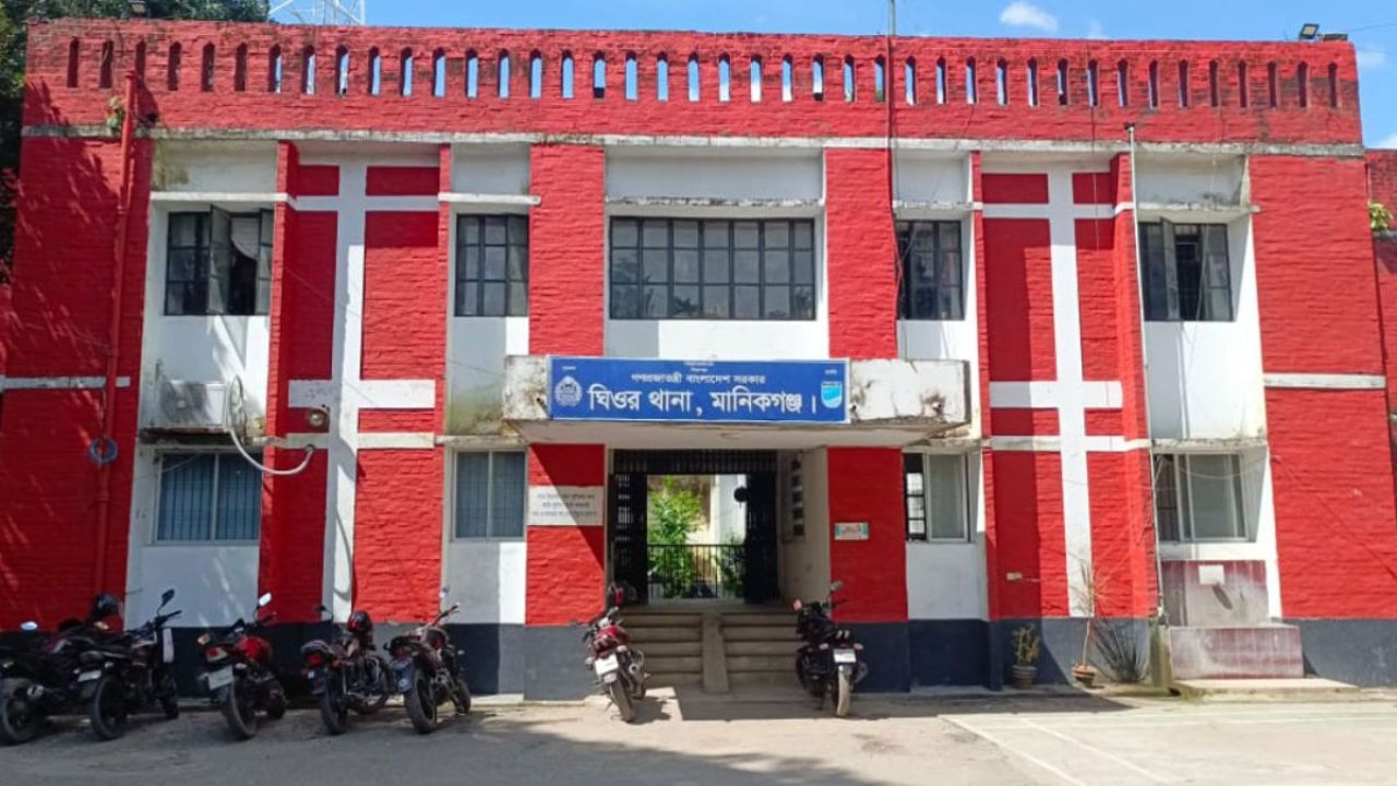 ঘিওরে মহাসড়কের পাশে মিলল অজ্ঞাত পরিচয় মরদেহ