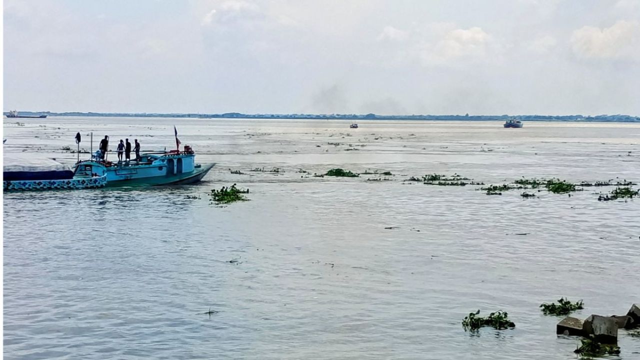 নিমিষেই তলিয়ে গেল কোটি টাকার সিমেন্ট