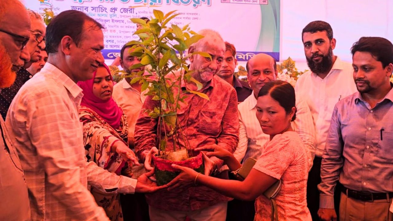 পাহাড়ধস রোধে গাছ লাগানোর আহ্বান জেরীর