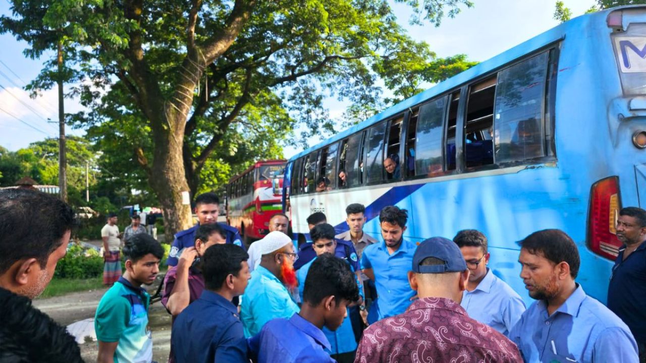 বাসের হর্ন বাজিয়ে বিপাকে চালক, জরিমানা