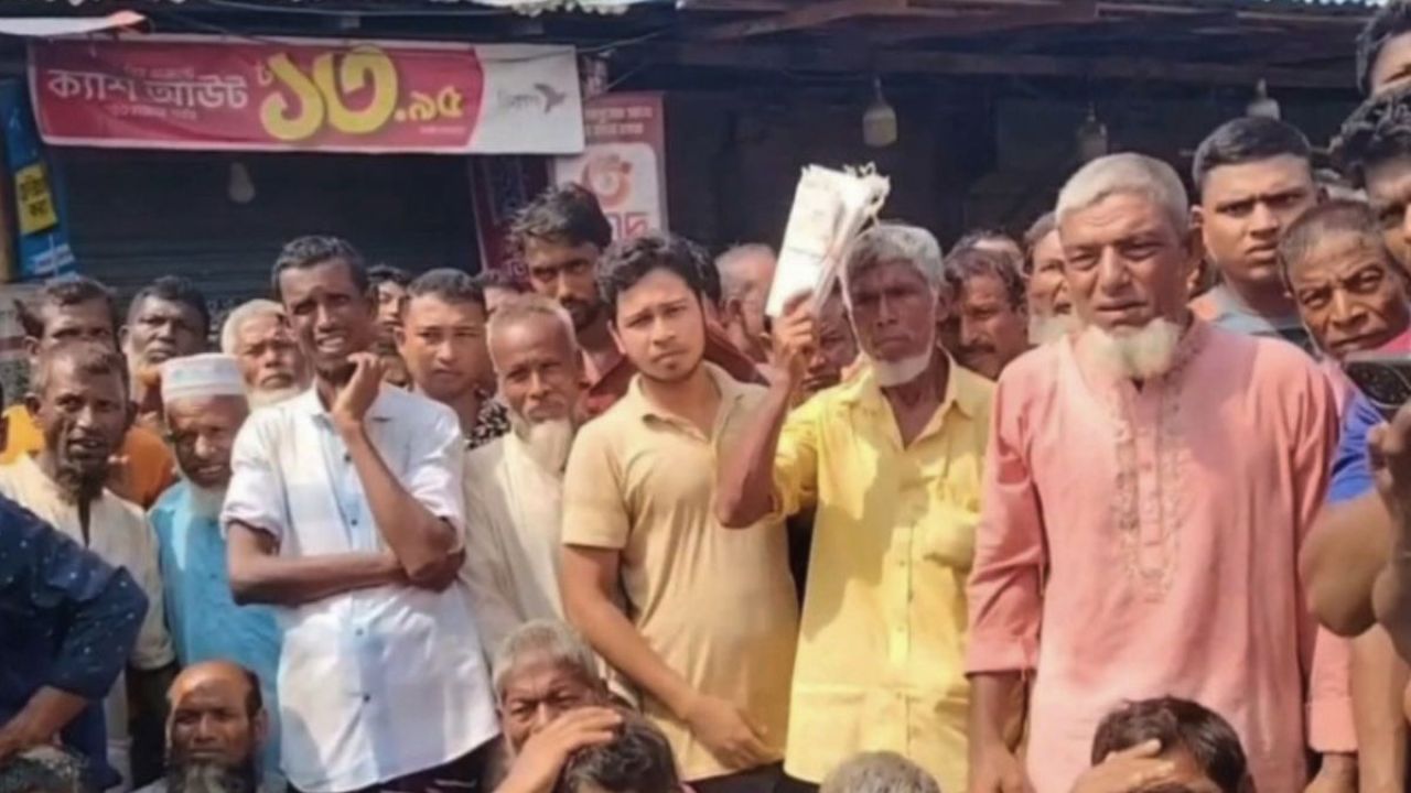 সারের দাবিতে লালমনিরহাটে মহাসড়ক অবরোধ