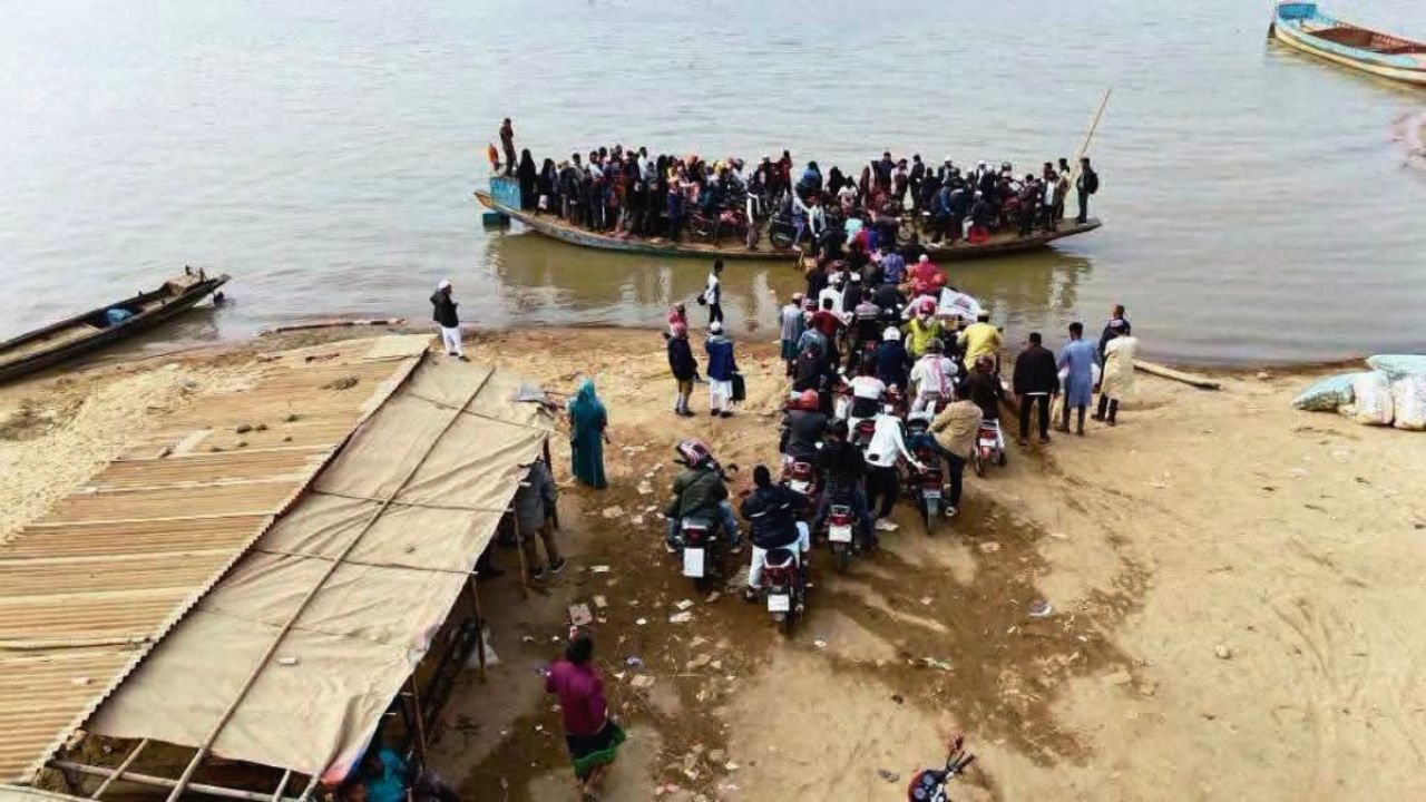 মিয়ারচর খেয়াঘাটে দীর্ঘদিনের উত্তেজনার অবসান