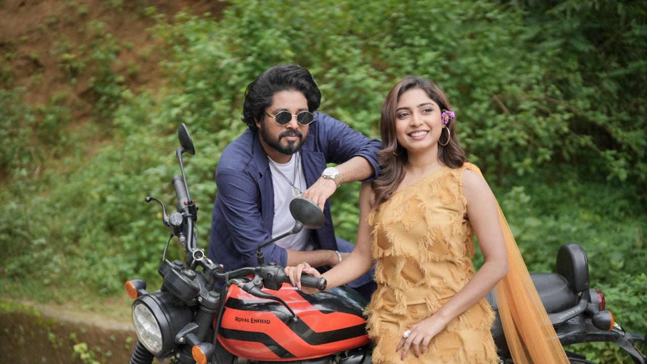 মডেল হিসেবে মাহাবুবুরের অভিষেক, সঙ্গী লাক্স তারকা মীম