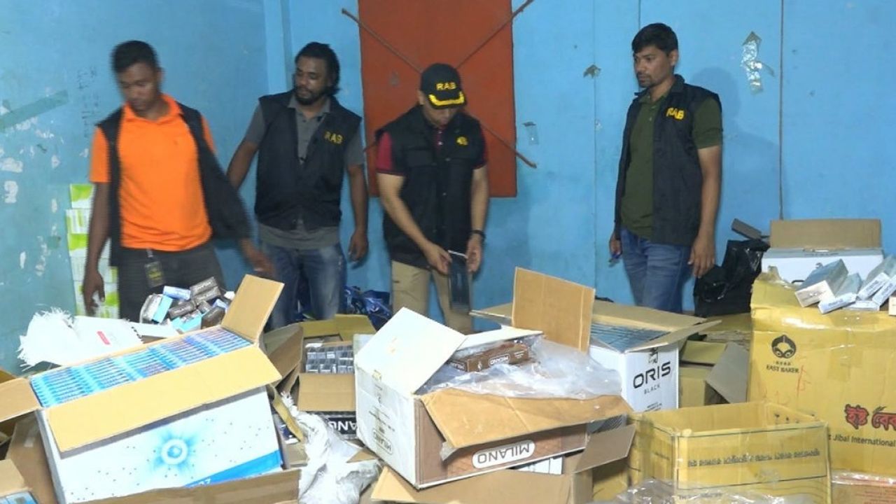 চট্টগ্রামে দেড় কোটি টাকার বিদেশি সিগারেট জব্দ