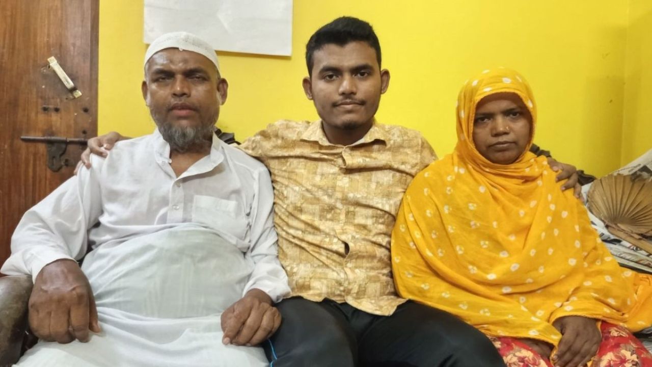 দারিদ্র্য দমাতে পারেনি মেধাবী আলীকে, লক্ষ্যে এখন বুয়েট