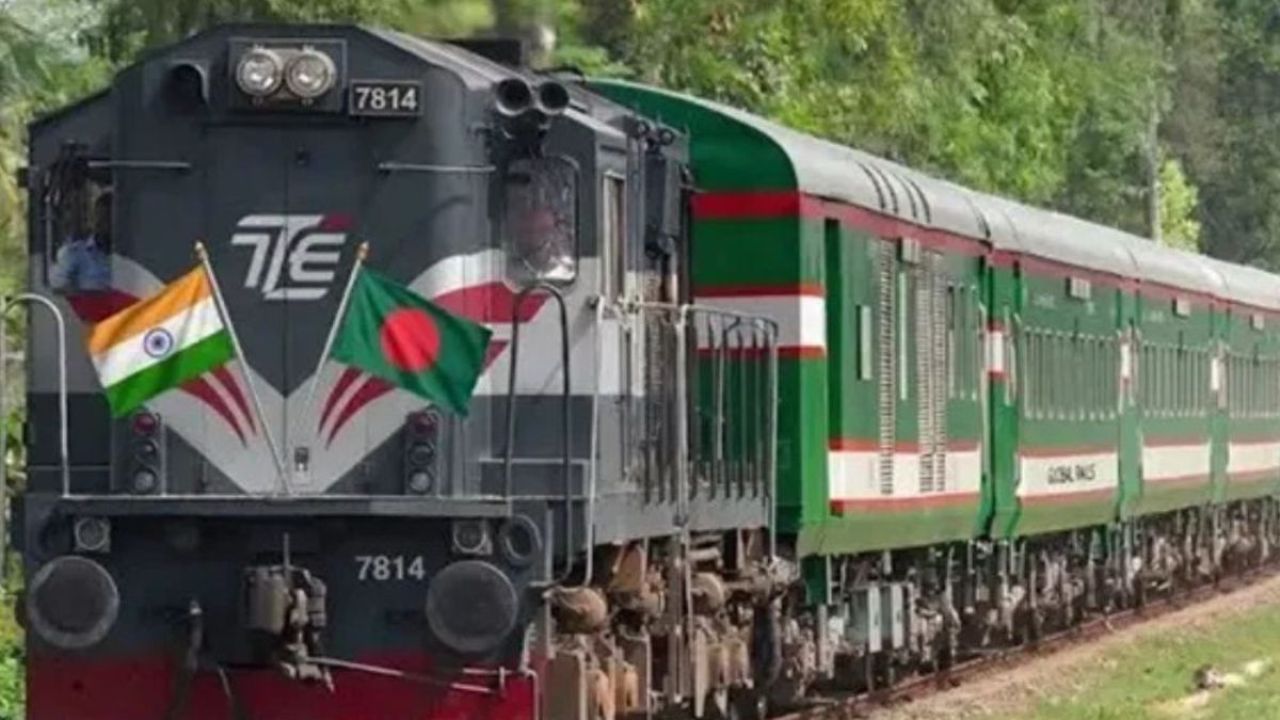 বাংলাদেশের জন্য তৈরি অত্যাধুনিক রেলকোচ উন্মোচন করল ভারত