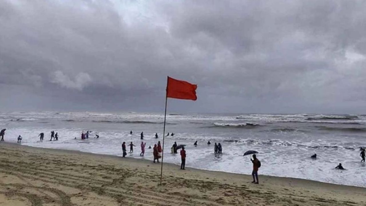 সাগরে লঘুচাপ : চার বন্দরে ৩ নম্বর সতর্কসংকেত