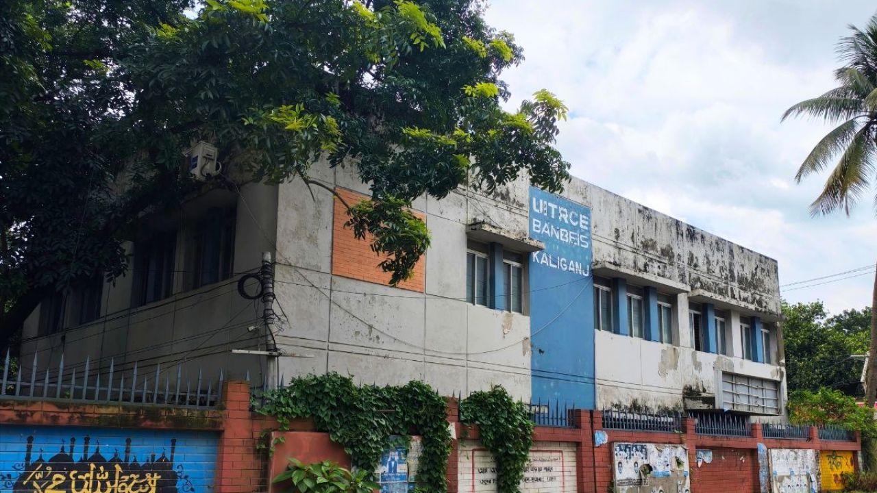 ১৪ শিক্ষক মিলেও ৫ ছাত্রীকে পাস করাতে পারলেন না!