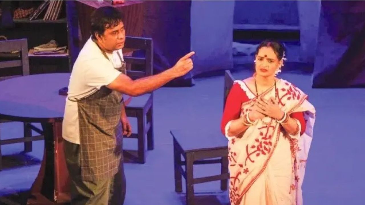 শততম মঞ্চায়নের দ্বারপ্রান্তে ‘হাঁড়ি ফাটিবে’