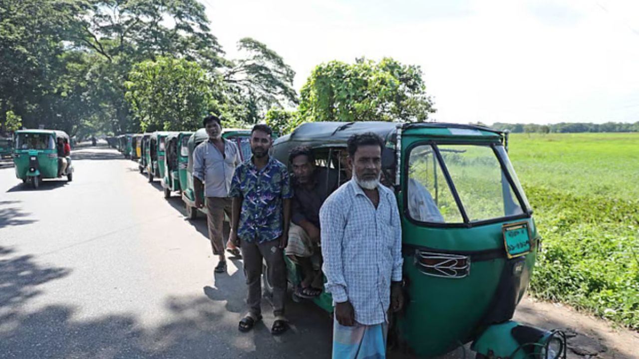 ফেনীতে ফের তীব্র গ্যাস সংকট : চুলা জ্বলছে না, অচল ফিলিং স্টেশন