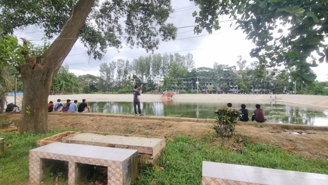 ১৫ দিনে ৩ মৃত্যু: চুয়েটের সব পুকুরে নামার ওপর কঠোর নিষেধাজ্ঞা
