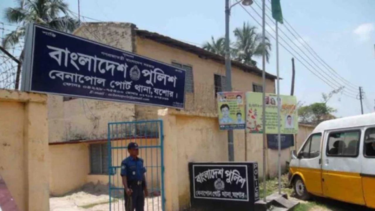বেনাপোলে ভ্যান-মোটরসাইকেল সংঘর্ষ, মাদ্রাসা কর্মচারী নিহত