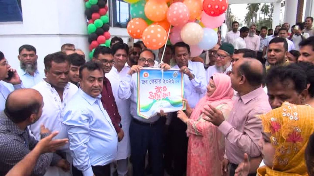 টেক্সটাইল শিক্ষার্থীদের চাকরির বাজার এখন নরসিংদীতে