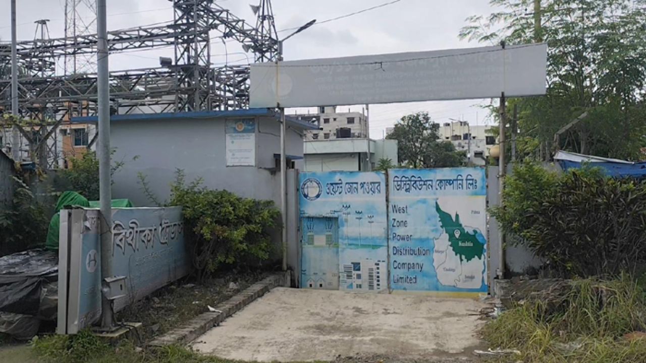 কুষ্টিয়ায় ঘন ঘন লোডশেডিংয়ে বিপর্যস্ত জনজীবন