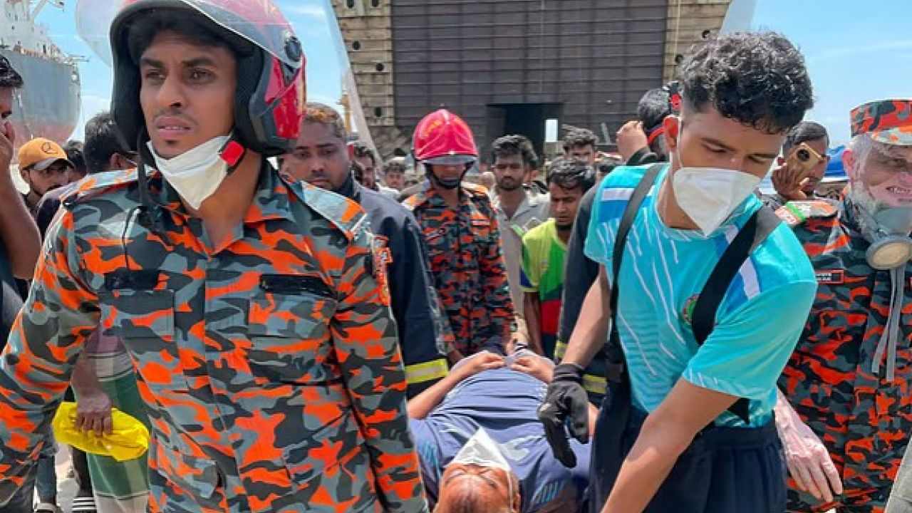 সীতাকুণ্ডে শিপইয়ার্ডে বিষক্রিয়ায় মৃত্যু বেড়ে ৮