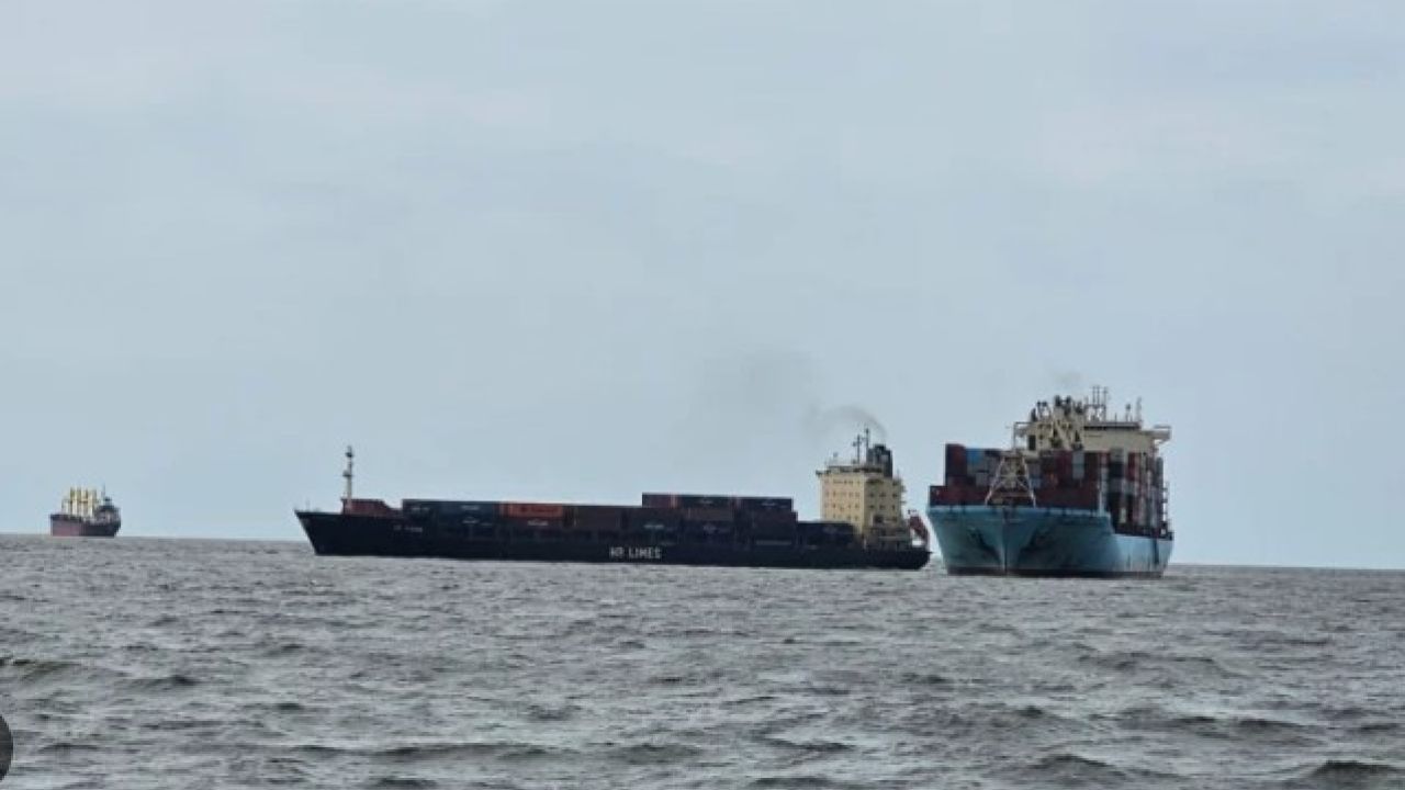 চট্টগ্রামের বহির্নোঙরে দুই জাহাজের সংঘর্ষ