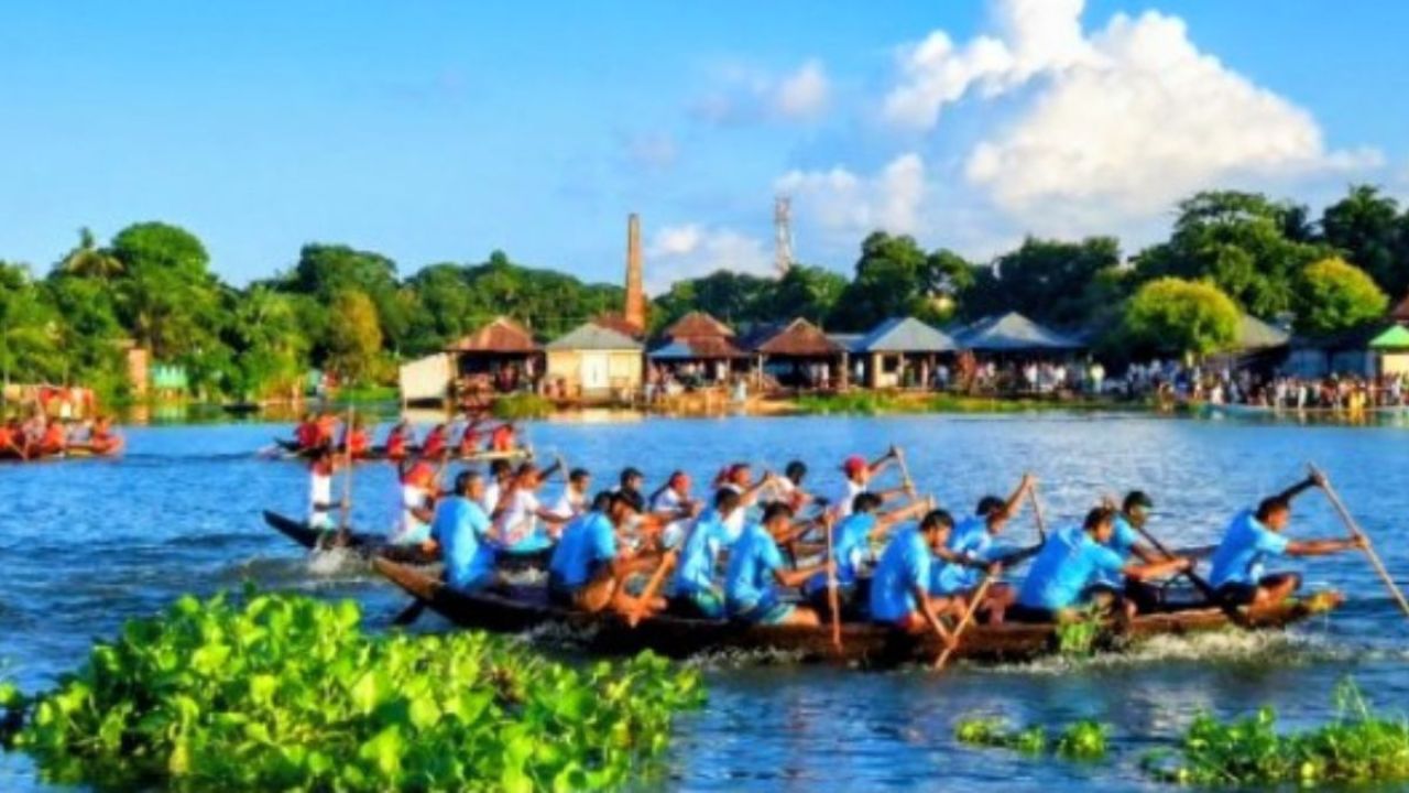 দীর্ঘ ৭ বছর পর ফিরল গ্রামবাংলার ঐতিহ্যবাহী নৌকা বাইচ