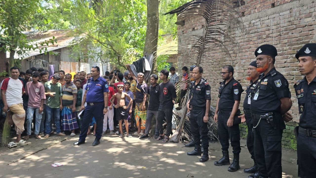 মাদ্রাসার পাশে বোমা বিস্ফোরণ, ৪ শিক্ষার্থী আহত