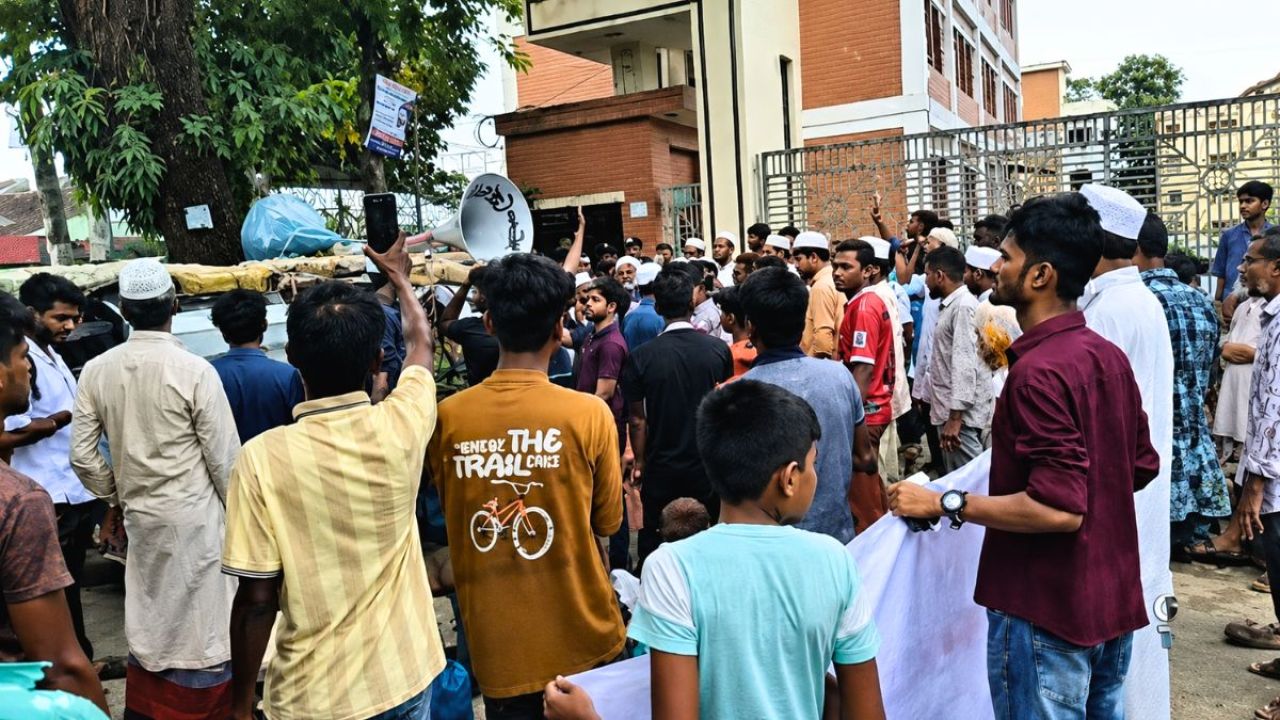 নবীগঞ্জে বিদ্যুৎ অফিস ঘেরাও