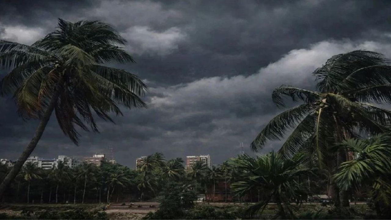 ৬ অঞ্চলে ঝোড়ো হাওয়ার আভাস, নদীবন্দরে সতর্কবার্তা