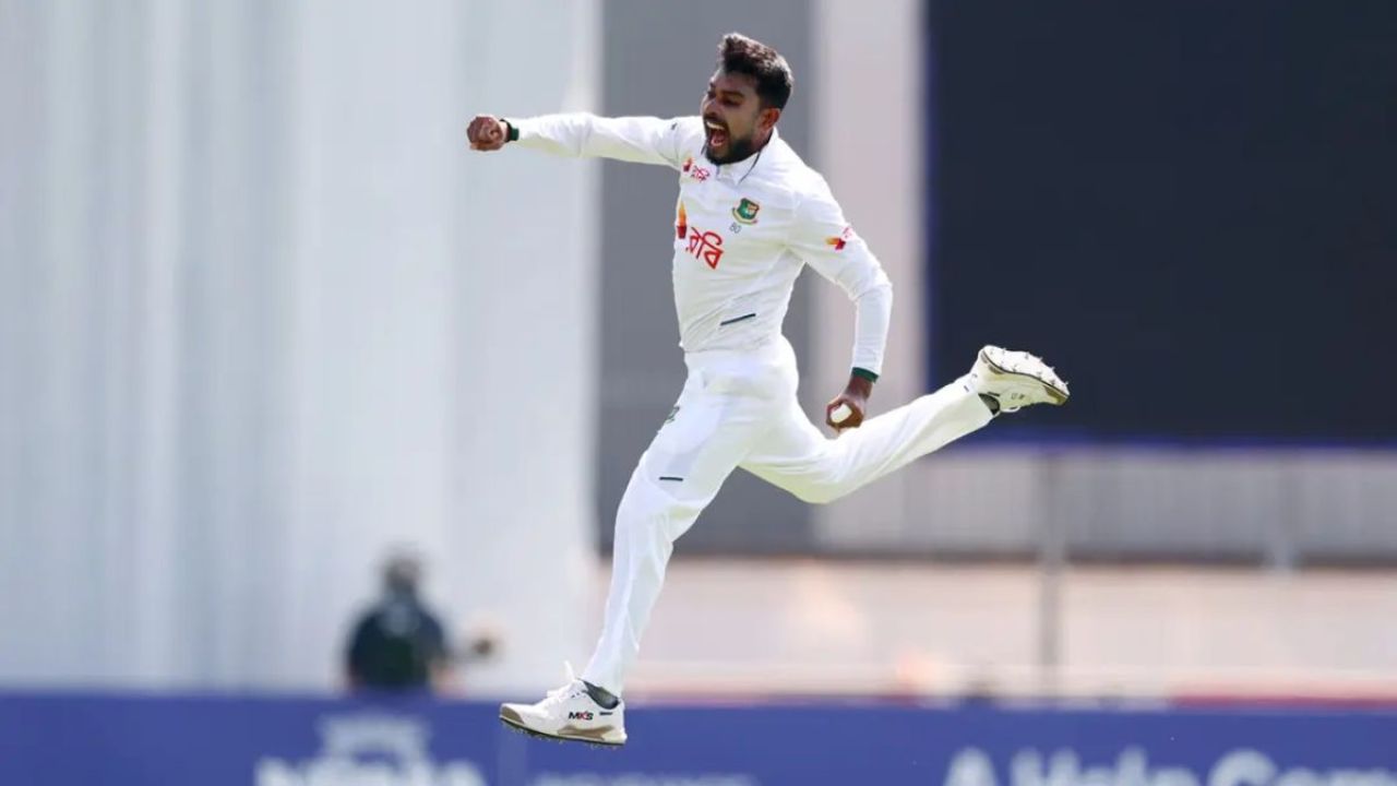 কামিন্সকে ফিরিয়ে মিরাজের ঐতিহাসিক মাইলফলক