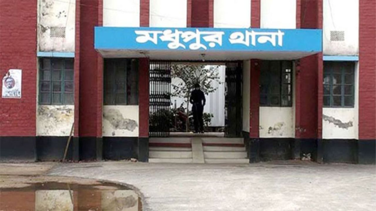 মধুপুরে মহাসড়কের পাশ থেকে চালকের রক্তাক্ত লাশ উদ্ধার