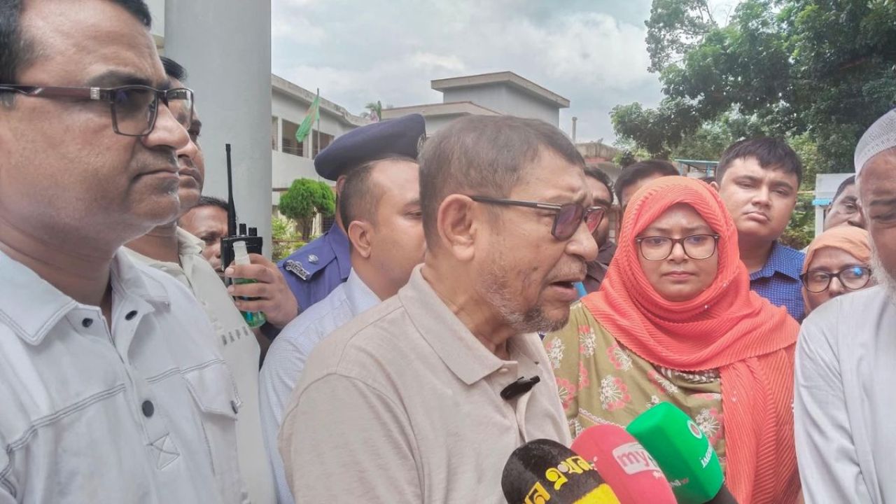 মহেশপুর হাসপাতাল পরিদর্শনে স্বাস্থ্যমন্ত্রী, সেবার মান বাড়ানোর আশ্বাস