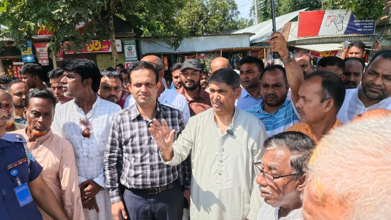 সখিপুরে বন কর্মকর্তার ওপর ক্ষুব্ধ মন্ত্রী, ২৪ ঘণ্টায় বদলির নির্দেশ