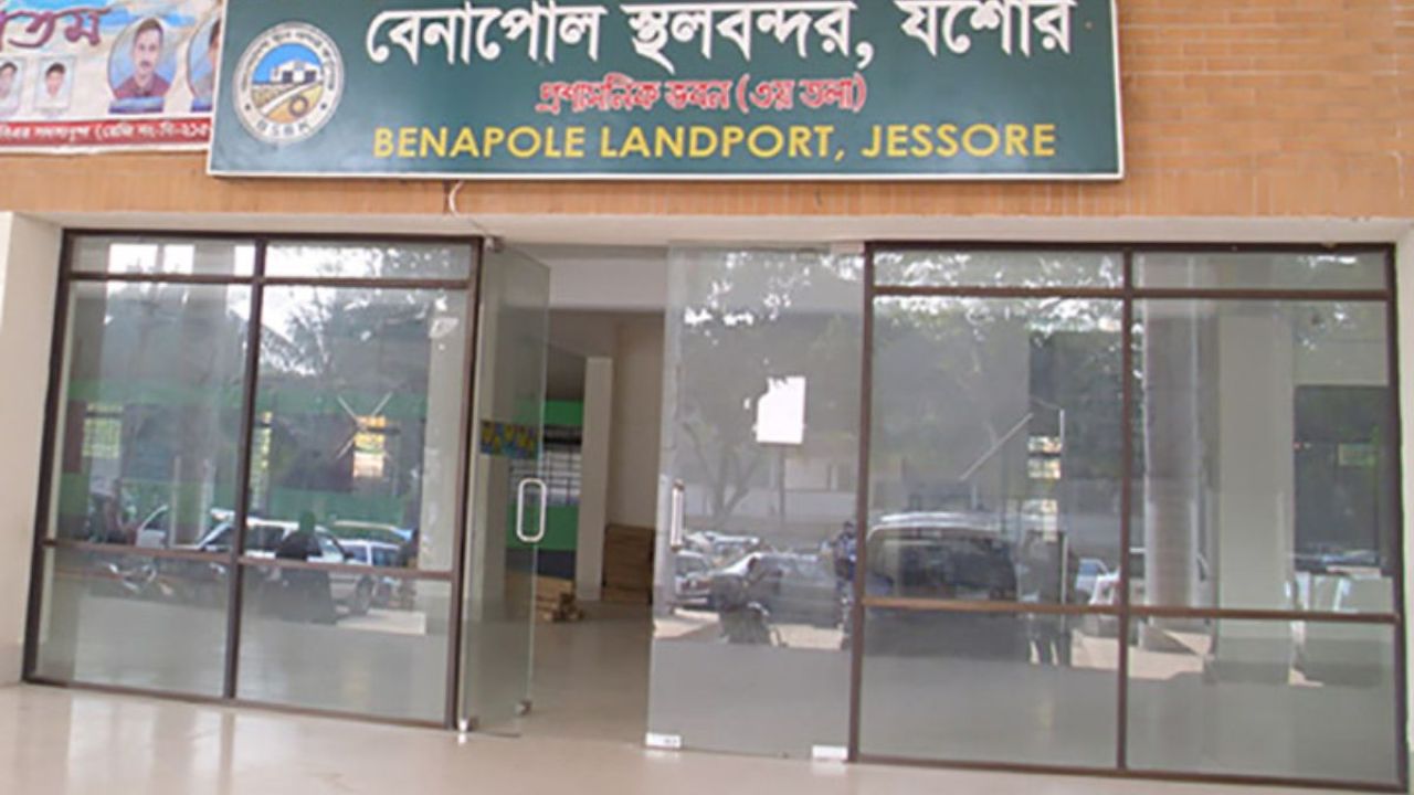 বেনাপোল বন্দরে জনবল সংকট, অথচ ঢাকায় ‘উদ্বৃত্ত’