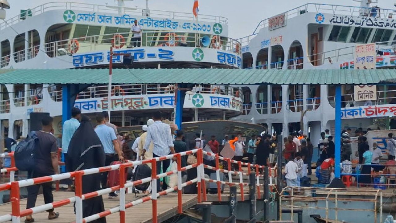চাঁদপুর লঞ্চঘাটে ইজারার নামে চাঁদাবাজি ও হয়রানি নিষিদ্ধ