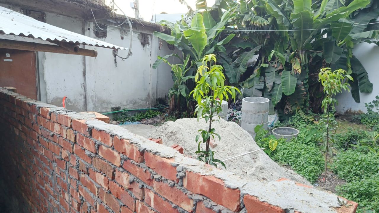 আদালতের নিষেধাজ্ঞা অমান্য করে জমি দখলের চেষ্টা