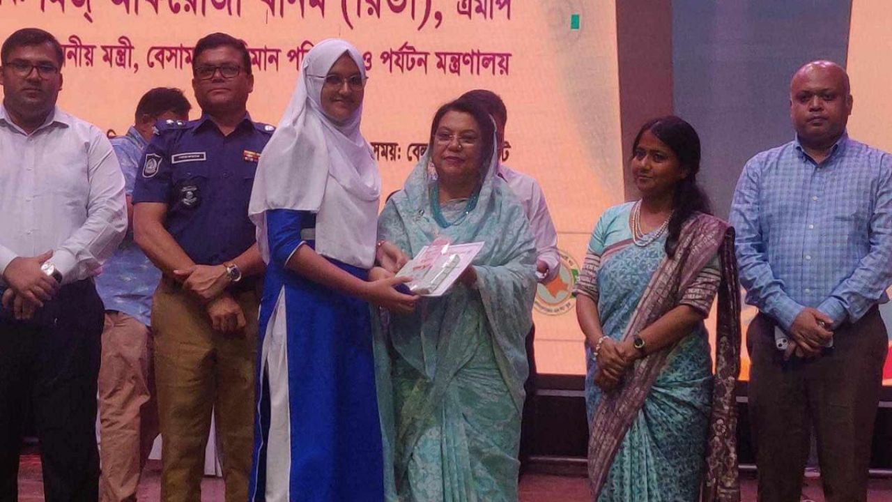 চিত্রাঙ্কনে প্রথম মাইফা, বিতর্কে রানার্সআপ হরগজ স্কুল