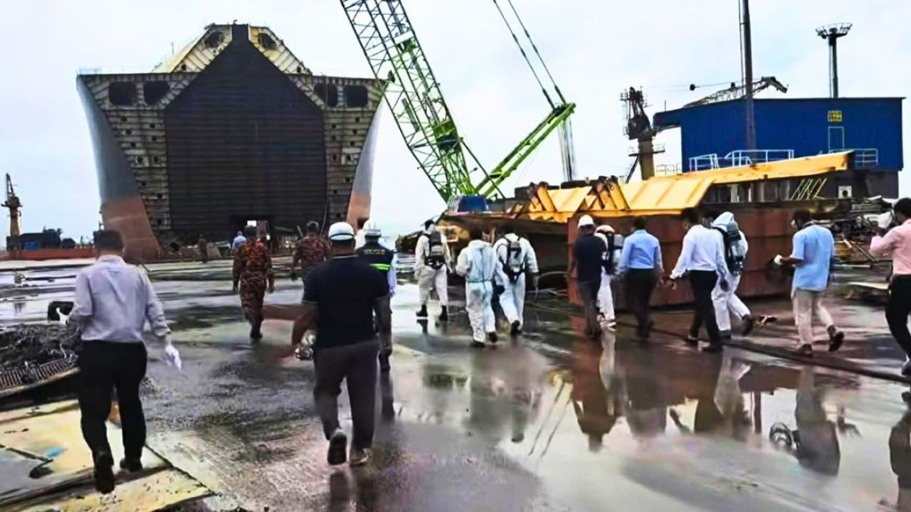 সীতাকুণ্ডে ৯ শ্রমিকের মৃত্যু : দুর্ঘটনাস্থলে উচ্চপর্যায়ের বিশেষজ্ঞ দল