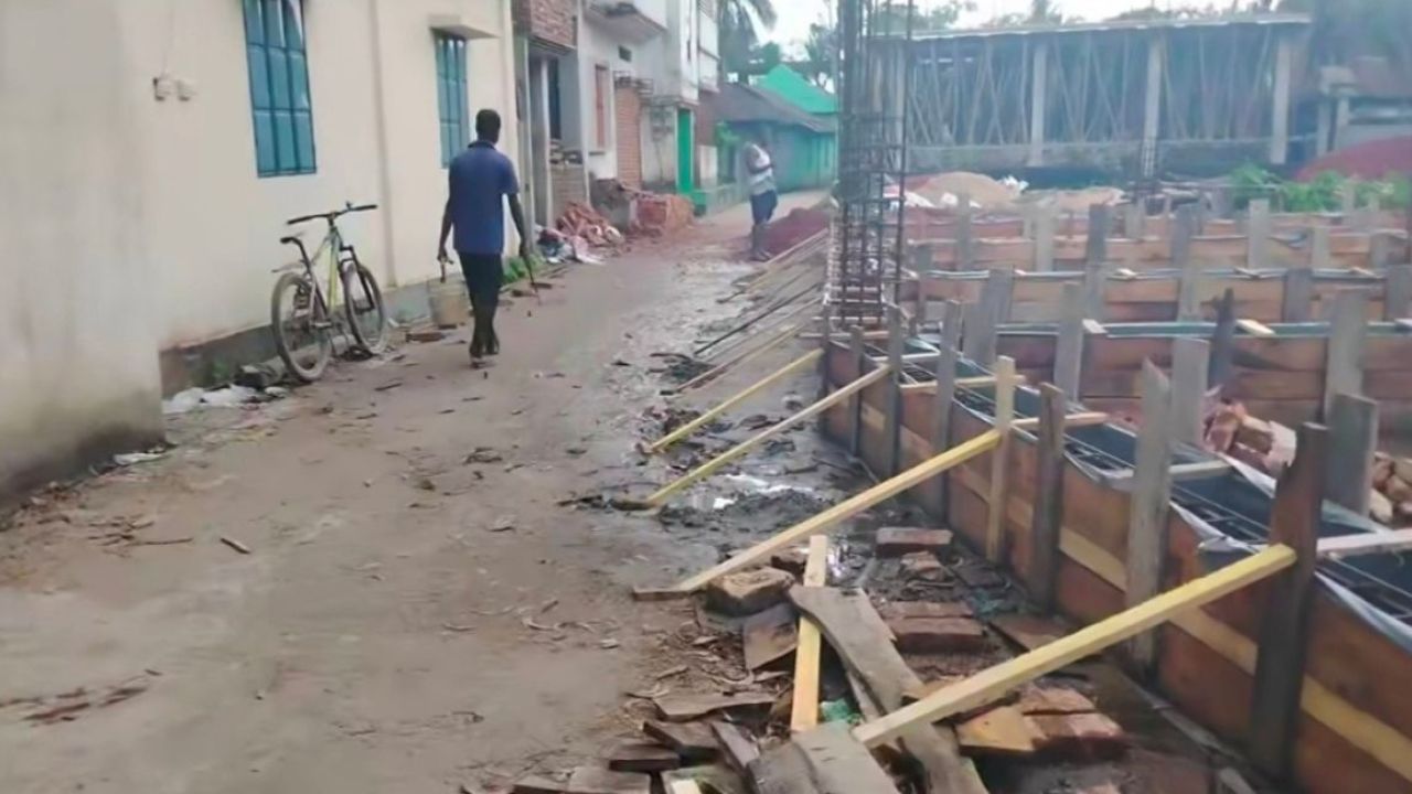 কেন্দুয়ায় ড্রেন নির্মাণে বাধা, সামান্য বৃষ্টিতেই ডুবছে শান্তিবাগ