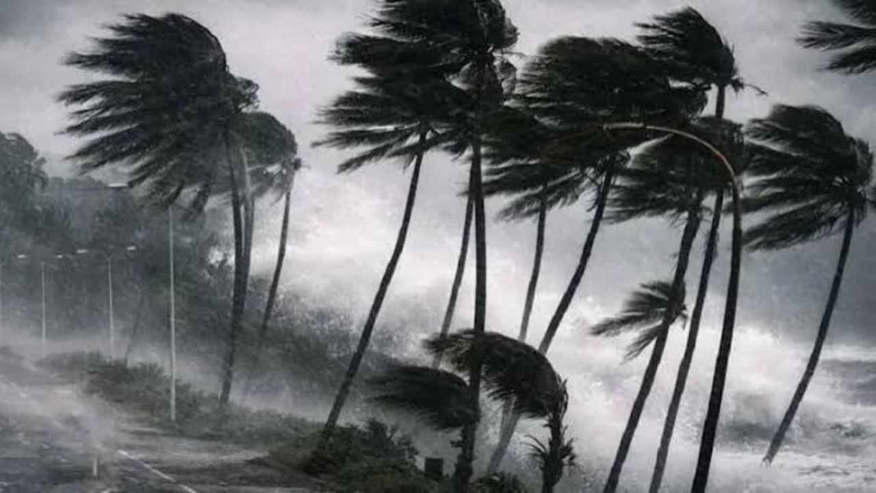 ১৩ অঞ্চলে ঝোড়ো হাওয়াসহ বজ্রবৃষ্টির শঙ্কা