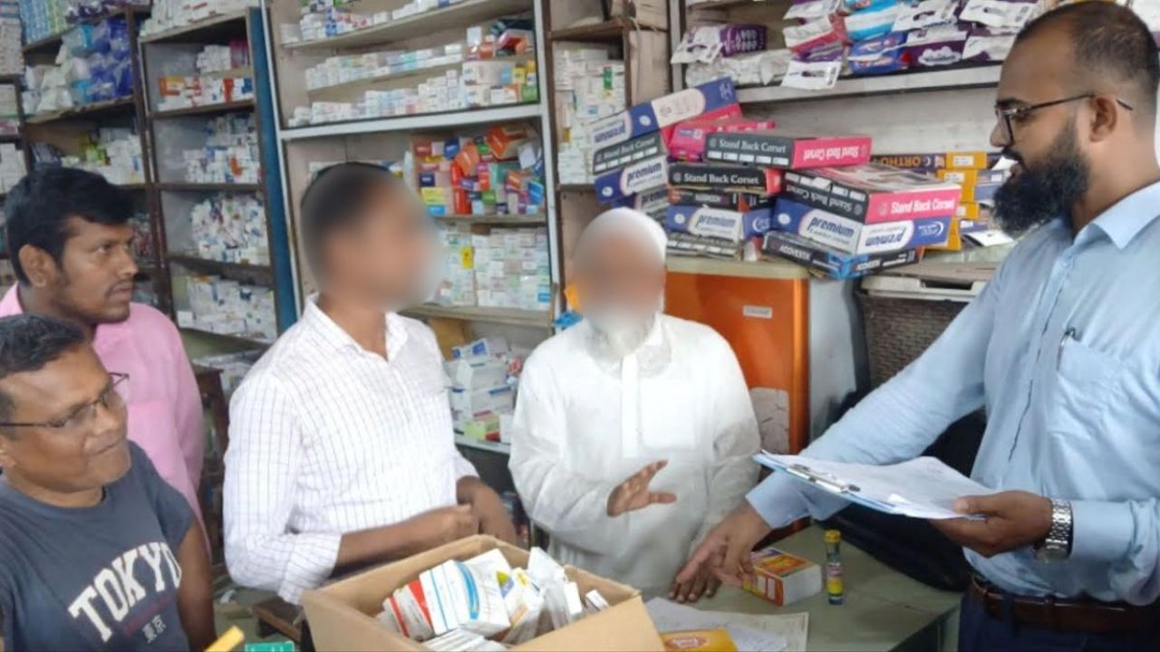আলমডাঙ্গায় ৫ ফার্মেসিকে জরিমানা, নিষিদ্ধ ওষুধ জব্দ