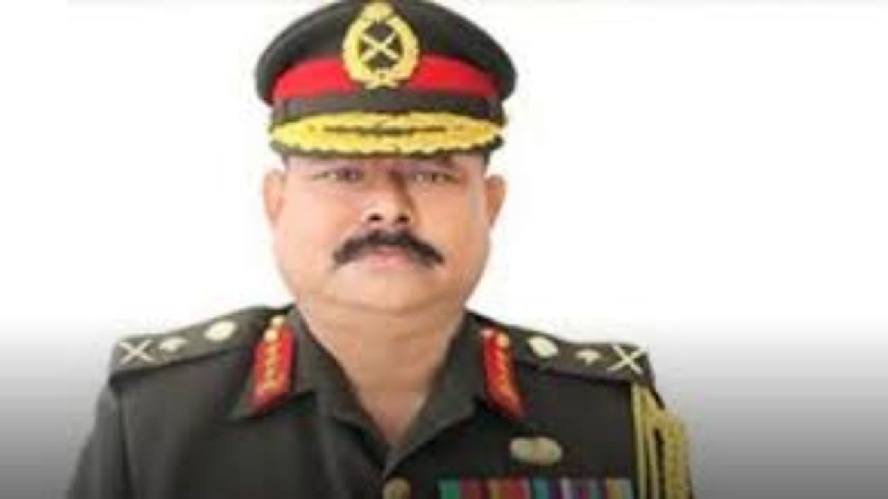  সাবেক সেনাপ্রধান আজিজকে ফেরাতে ইন্টারপোলে রেড নোটিশের আবেদন