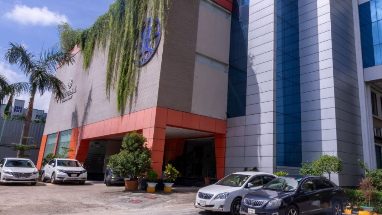 আদমজীর তৈরি স্যুটে সাজছে বিশ্ব, বছরে রপ্তানি ৯৮ মিলিয়ন ডলার