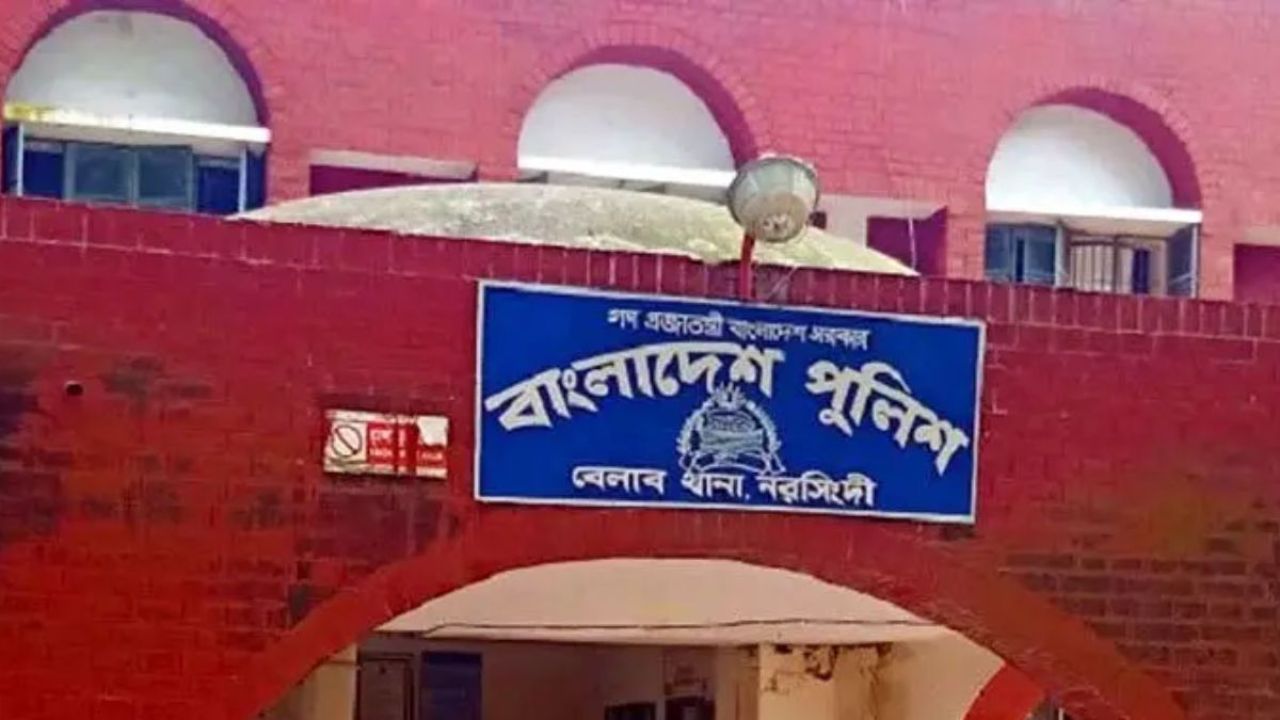 মাদক সেবনের সময় পুলিশ সদস্যসহ আটক ৪