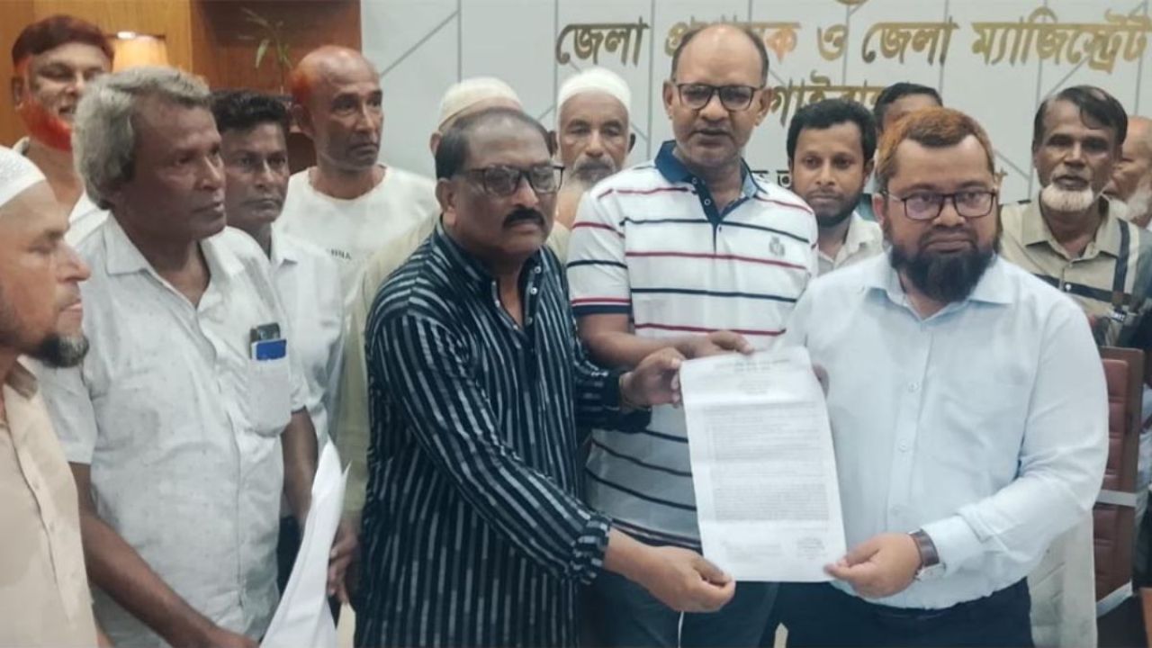 ৭ দফা দাবিতে গাইবান্ধায় দলিল লেখকদের বিক্ষোভ ও স্মারকলিপি