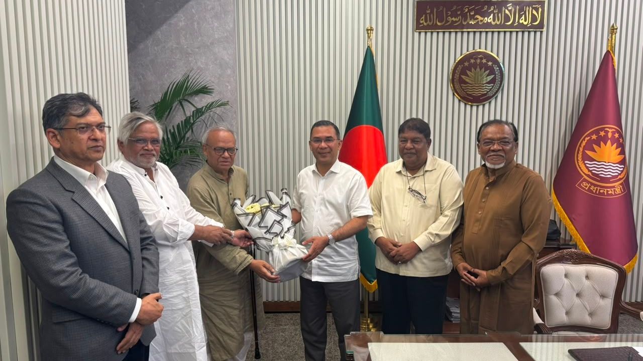 প্রধানমন্ত্রীর সঙ্গে স্থায়ী কমিটির নতুন সদস্যদের সাক্ষাৎ